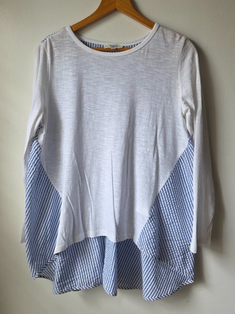 LIKE NEW HAYDEN LOS ANGELES WHITE BLUE STRIPED LONGSLEEVES TEE SIZE M